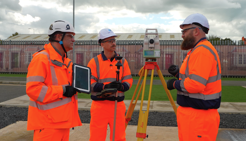 Managing data flows from 3D model updates to machines